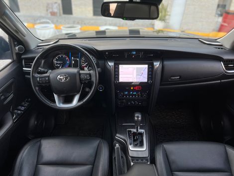Toyota Hilux SW4 SRX 4x4 2.8 TDI 16V Dies. Aut.