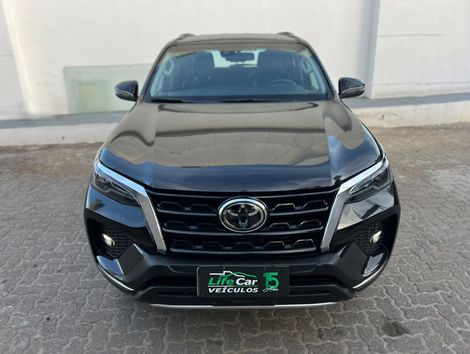 Toyota Hilux SW4 SRX 4x4 2.8 TDI 16V Dies. Aut.