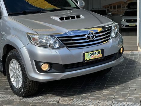 Toyota Hilux SW4 SRV D4-D 4x4 3.0 TDI Dies. Aut