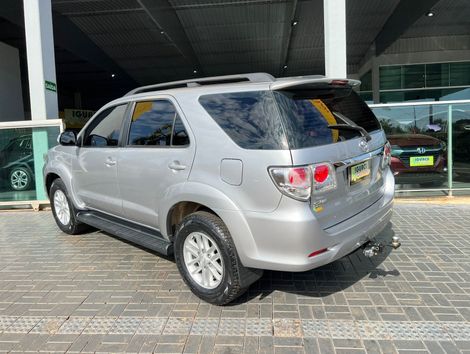 Toyota Hilux SW4 SRV D4-D 4x4 3.0 TDI Dies. Aut