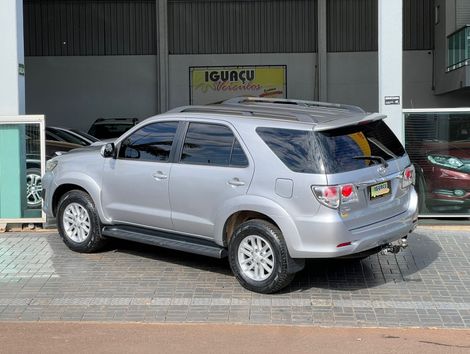 Toyota Hilux SW4 SRV D4-D 4x4 3.0 TDI Dies. Aut