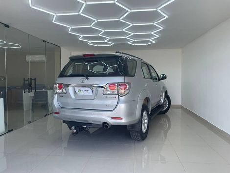 Toyota Hilux SW4 SRV D4-D 4x4 3.0 TDI Dies. Aut