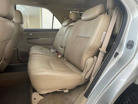 Toyota Hilux SW4 SRV D4-D 4x4 3.0 TDI Dies. Aut