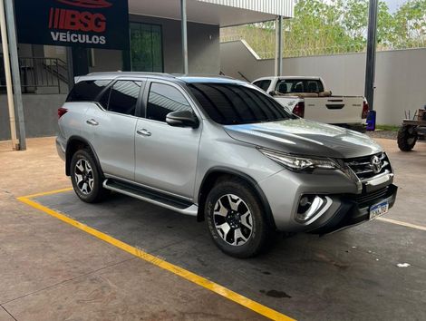 Toyota Hilux SW4 SRX 4x4 2.8 TDI 16V Dies. Aut.