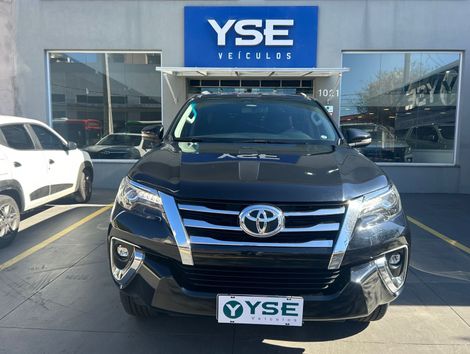 Toyota Hilux SW4 SRX 4x4 2.8 TDI 16V Dies. Aut.