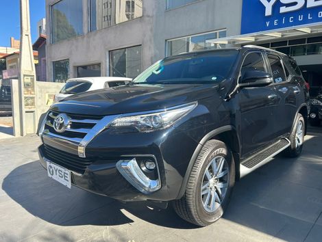 Toyota Hilux SW4 SRX 4x4 2.8 TDI 16V Dies. Aut.