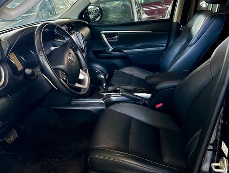 Toyota Hilux SW4 SRX 4x4 2.8 TDI 16V Dies. Aut.