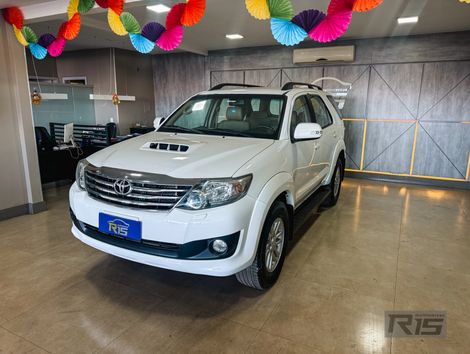 Toyota Hilux SW4 SRV D4-D 4x4 3.0 TDI Dies. Aut