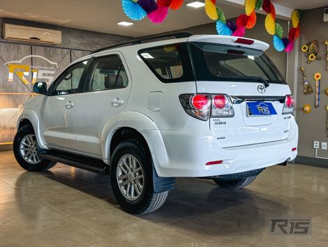 Toyota Hilux SW4 SRV D4-D 4x4 3.0 TDI Dies. Aut