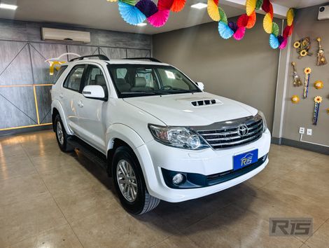 Toyota Hilux SW4 SRV D4-D 4x4 3.0 TDI Dies. Aut