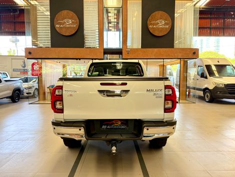 Toyota Hilux CD SRX Plus 4x4 2.8 TDI Die. Aut.