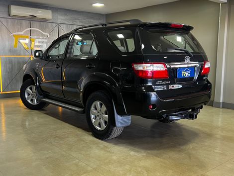 Toyota Hilux SW4 SRV D4-D 4x4 3.0 TDI Dies. Aut