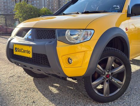 Mitsubishi L200 Triton Savana 3.2 CD TBI Dies. Mec.