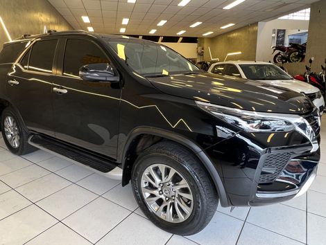 Toyota Hilux SW4 SRX 4x4 2.8 TDI 16V Dies. Aut.