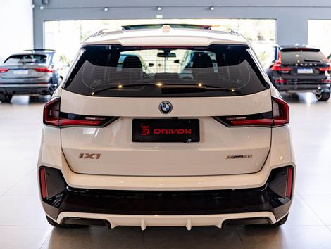 BMW iX 1 xDrive 30 M Sport (Elétrico)
