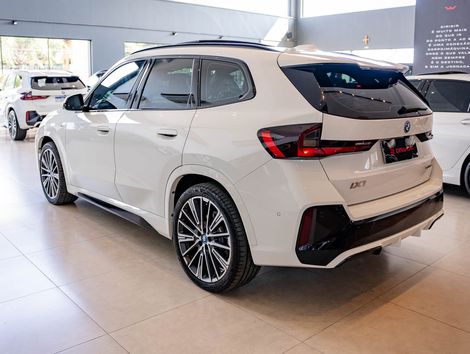 BMW iX 1 xDrive 30 M Sport (Elétrico)