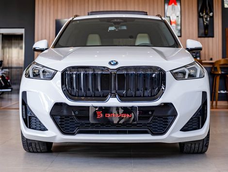 BMW iX 1 xDrive 30 M Sport (Elétrico)