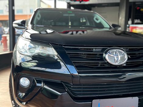 Toyota Hilux SW4 SR 4x2 2.7/ 2.7 Flex 16V Aut.