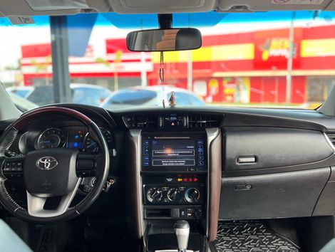 Toyota Hilux SW4 SR 4x2 2.7/ 2.7 Flex 16V Aut.