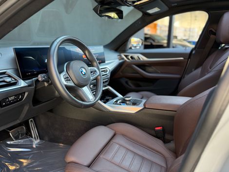 BMW i4 e-Drive 35 M Sport (Elétrico)