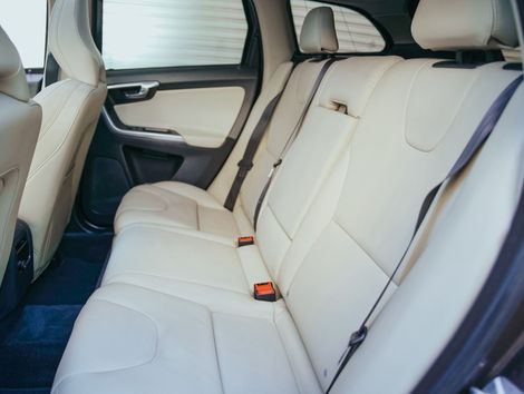 Volvo XC 60 T-5 MOMENTUM 2.0 245cv FWD 5p
