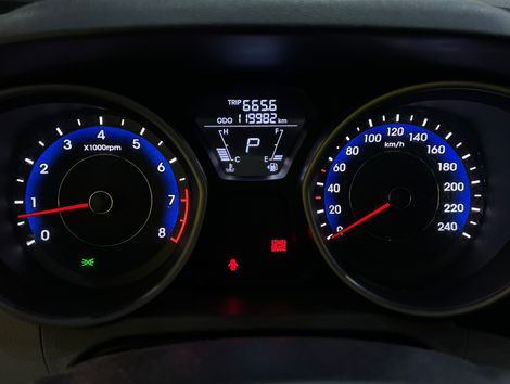 Hyundai Elantra GLS 1.8 16V Aut.