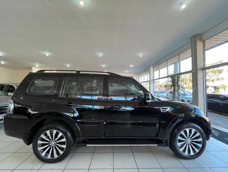 Mitsubishi Pajero HPE Full 3.2 4x4 T.I.Dies. 5p Aut