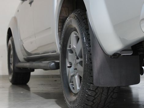 Nissan Frontier SV AT. CD 4x4 2.5 TB Dies. Aut.