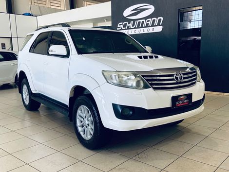 Toyota Hilux SW4 SRV D4-D 4x4 3.0 TDI Dies. Aut