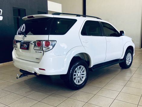 Toyota Hilux SW4 SRV D4-D 4x4 3.0 TDI Dies. Aut