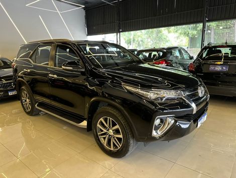 Toyota Hilux SW4 SRX 4x4 2.8 TDI 16V Dies. Aut.