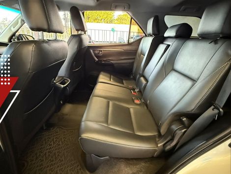 Toyota Hilux CD 4x4 2.8 Diesel Mec.