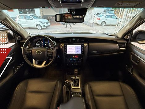 Toyota Hilux CD 4x4 2.8 Diesel Mec.