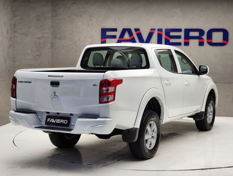 Mitsubishi L200 Tri. Outd. GLX 2.4 CD 4x4 Die. Mec.