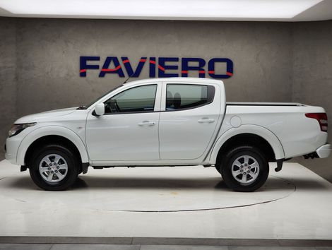 Mitsubishi L200 Tri. Outd. GLX 2.4 CD 4x4 Die. Mec.