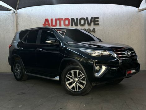 Toyota Hilux SW4 SRX 4x4 2.8 TDI 16V Dies. Aut.