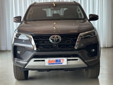 Toyota Hilux SW4 SRX 4x4 2.8 TDI 16V Dies. Aut.