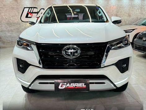 Toyota Hilux SW4 SRX 4x4 2.8 TDI 16V Dies. Aut.