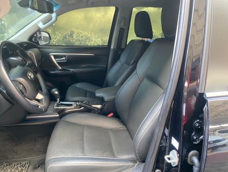 Toyota Hilux SW4 SRX 4x4 2.8 TDI 16V Dies. Aut.