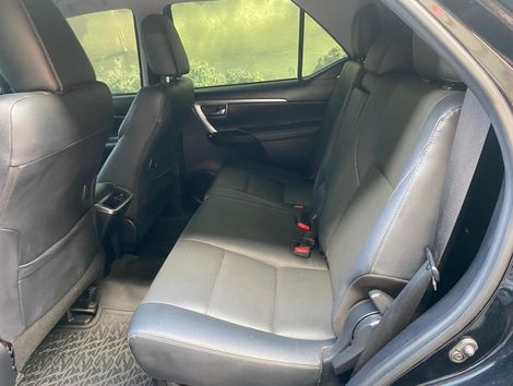 Toyota Hilux SW4 SRX 4x4 2.8 TDI 16V Dies. Aut.