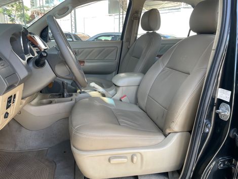 Toyota Hilux SW4 SRV D4-D 4x4 3.0 TDI Dies. Aut
