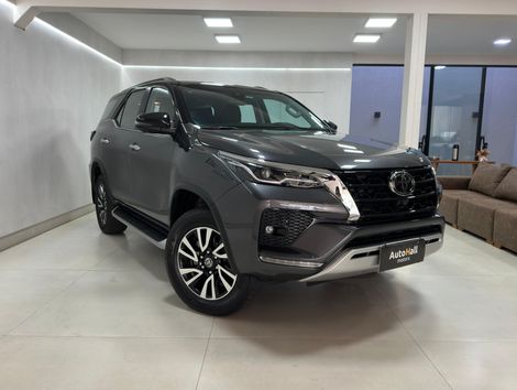 Toyota Hilux SW4 SRX 4x4 2.8 TDI 16V Dies. Aut.