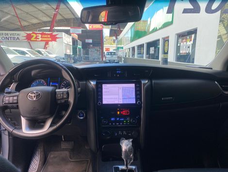 Toyota Hilux SW4 SRX 4x4 2.8 TDI 16V Dies. Aut.