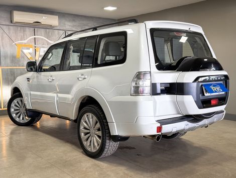 Mitsubishi Pajero HPE 3.2 4x4 T.I. Dies. 5p Aut.