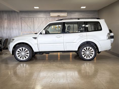 Mitsubishi Pajero HPE 3.2 4x4 T.I. Dies. 5p Aut.