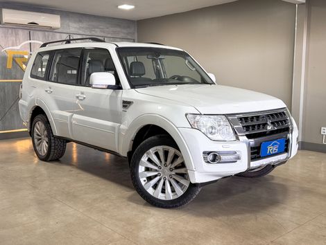Mitsubishi Pajero HPE 3.2 4x4 T.I. Dies. 5p Aut.