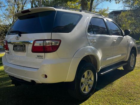 Toyota Hilux SW4 SRV D4-D 4x4 3.0 TDI Dies. Aut