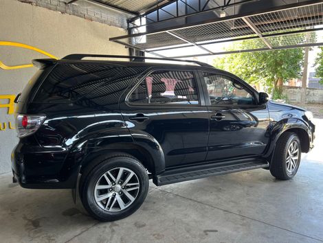 Toyota Hilux SW4 SRV D4-D 4x4 3.0 TDI Dies. Aut