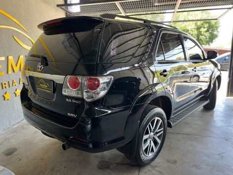 Toyota Hilux SW4 SRV D4-D 4x4 3.0 TDI Dies. Aut