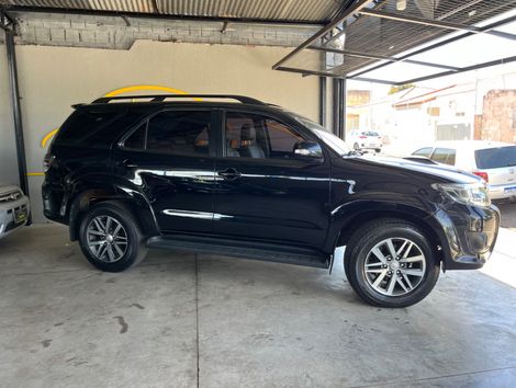 Toyota Hilux SW4 SRV D4-D 4x4 3.0 TDI Dies. Aut